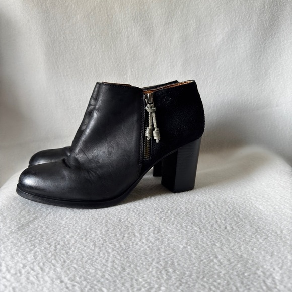 Sperry Size 9 Women's Leather Black Zippered Ankle Boots - Picture 2 of 15